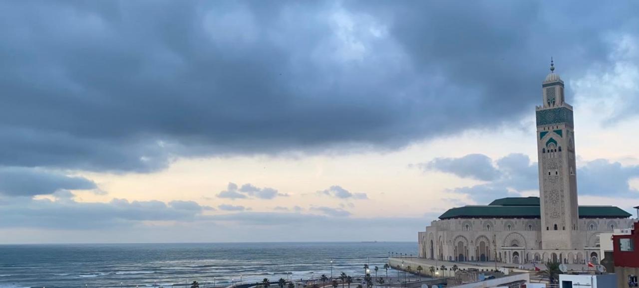 Bel Appartement Avec Une Belle Vue Sur La Grande Mosquee Hassan II Et La Mer Casablanca Exterior foto
